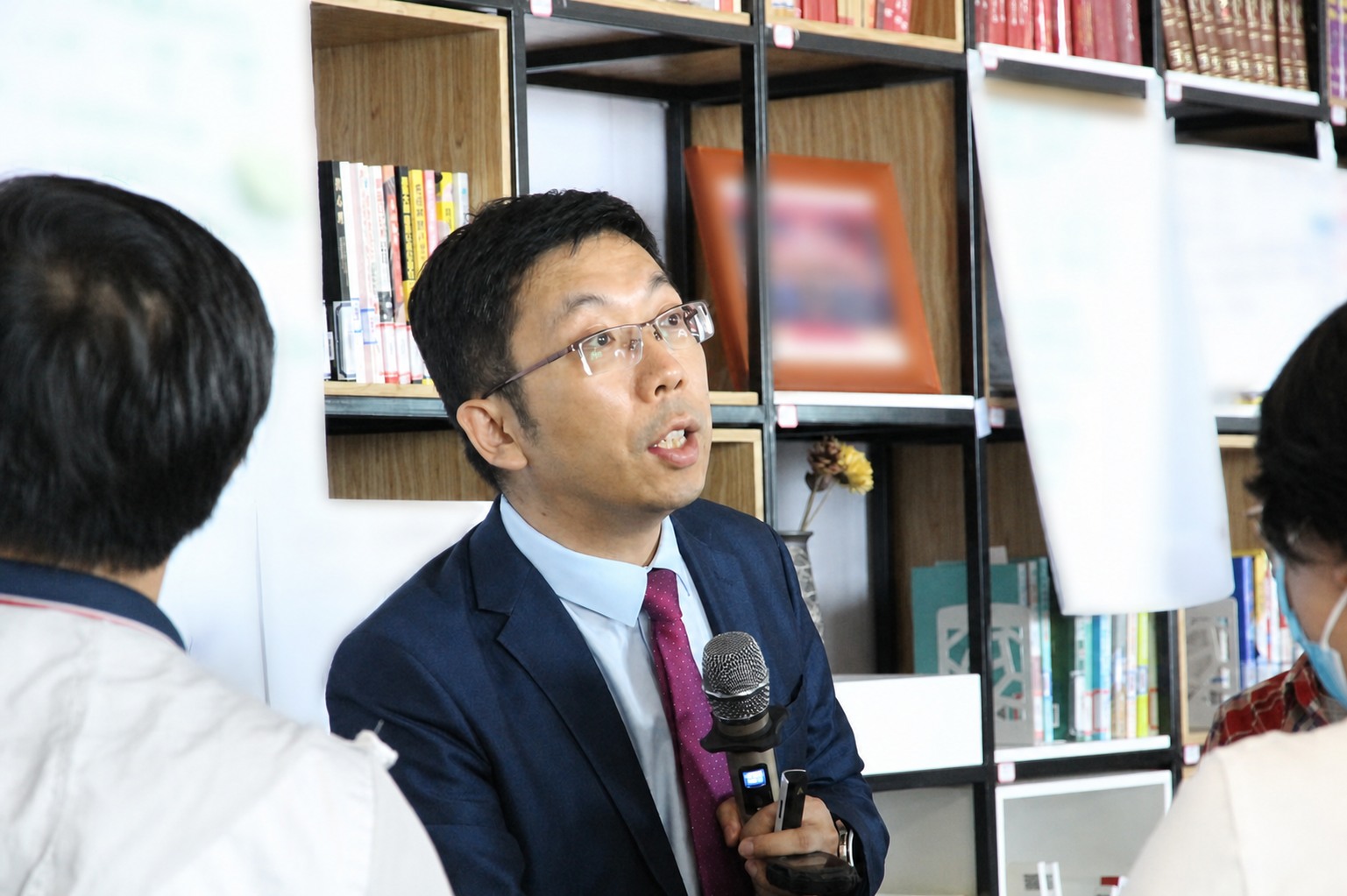 讲师近距离回应学员的课程开发问题